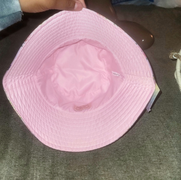 Miss Gwen’s OMG Accessories Metallic Pink Floral Printed Bucket Hat - Picture 4 of 4
